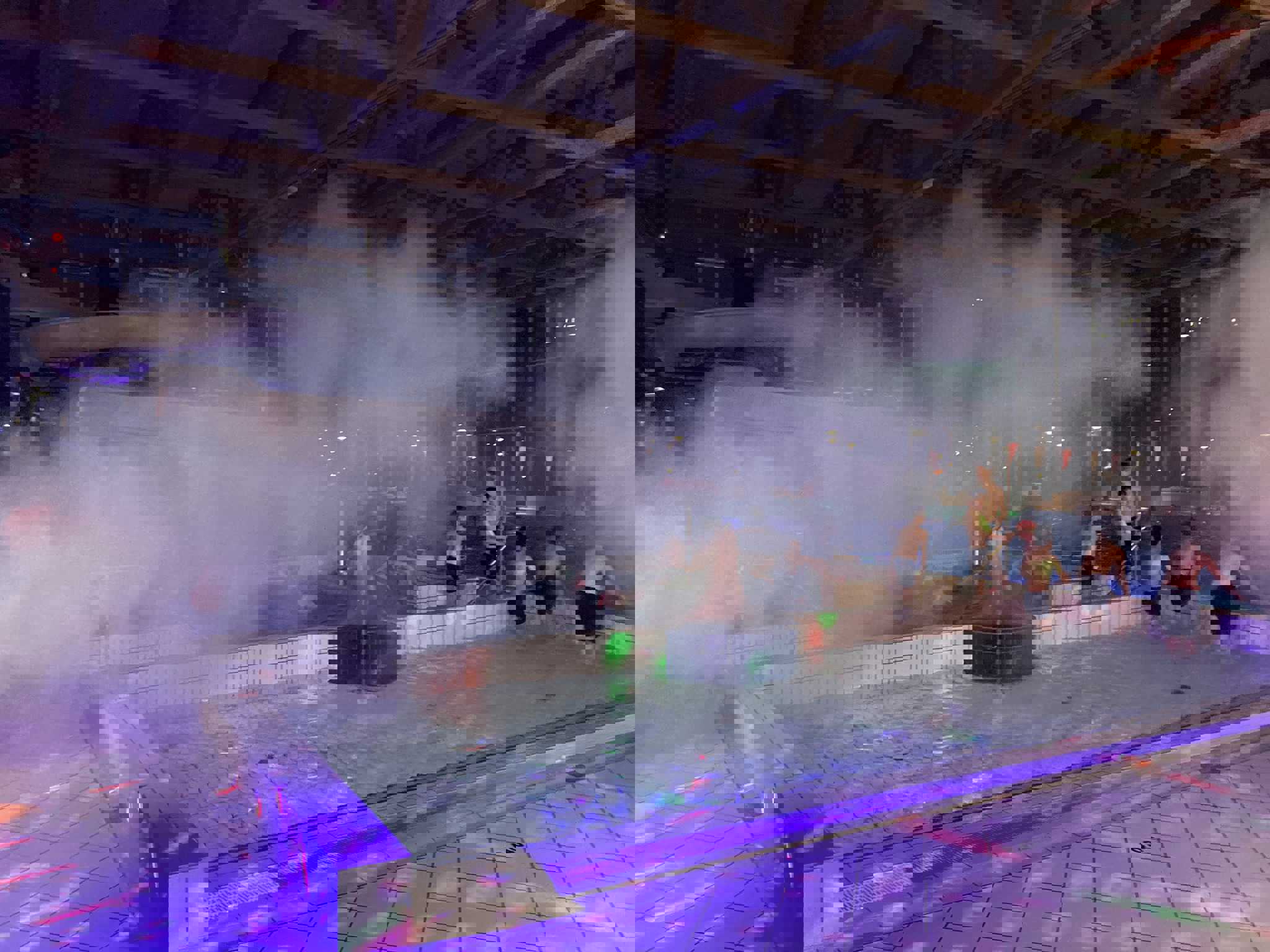 Illustration røg fra røgmaskine i Svømmeland