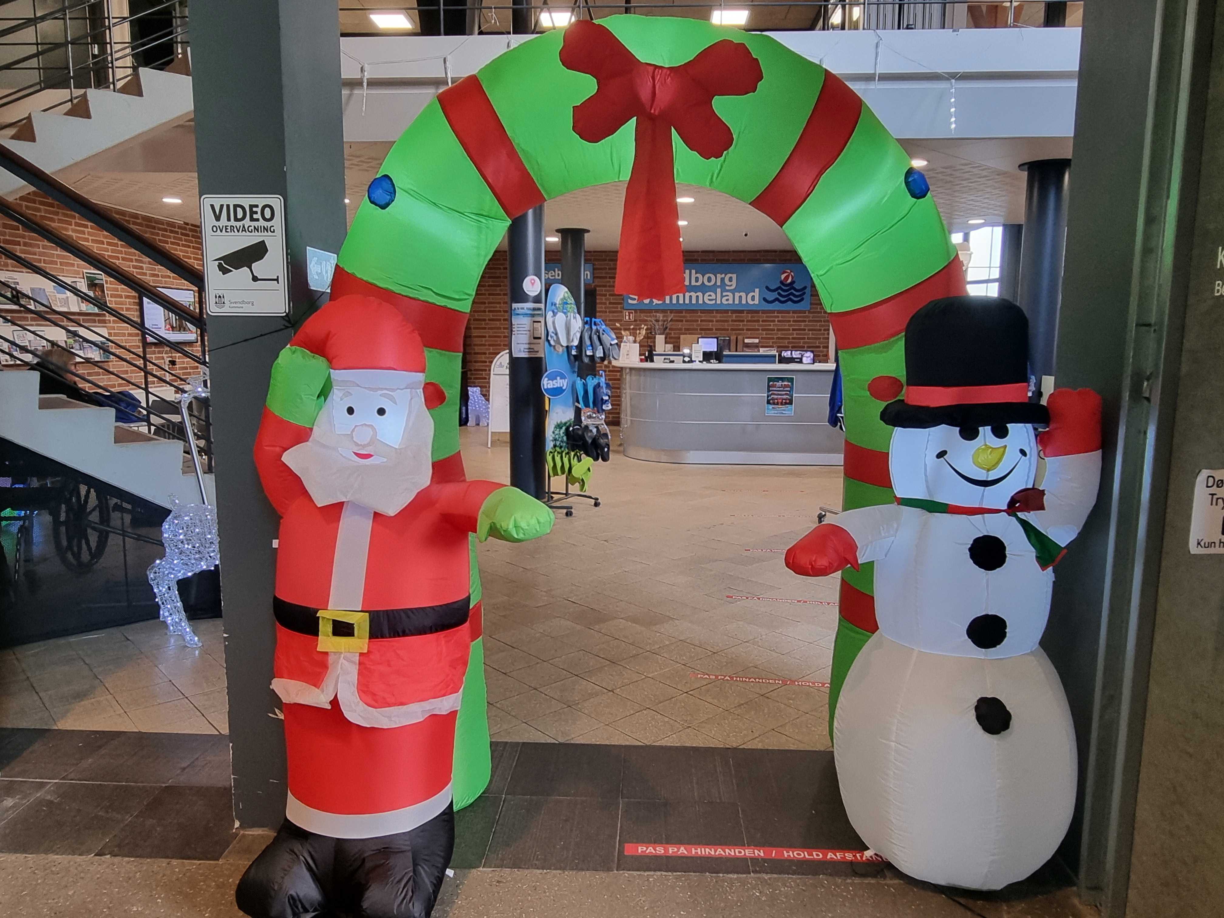 Illustration oppustelig juleport