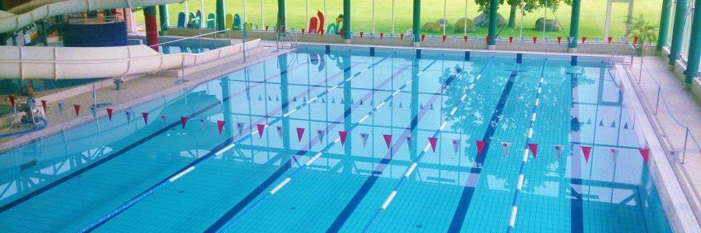 Illustration tomt sportsbassin i svømmehal