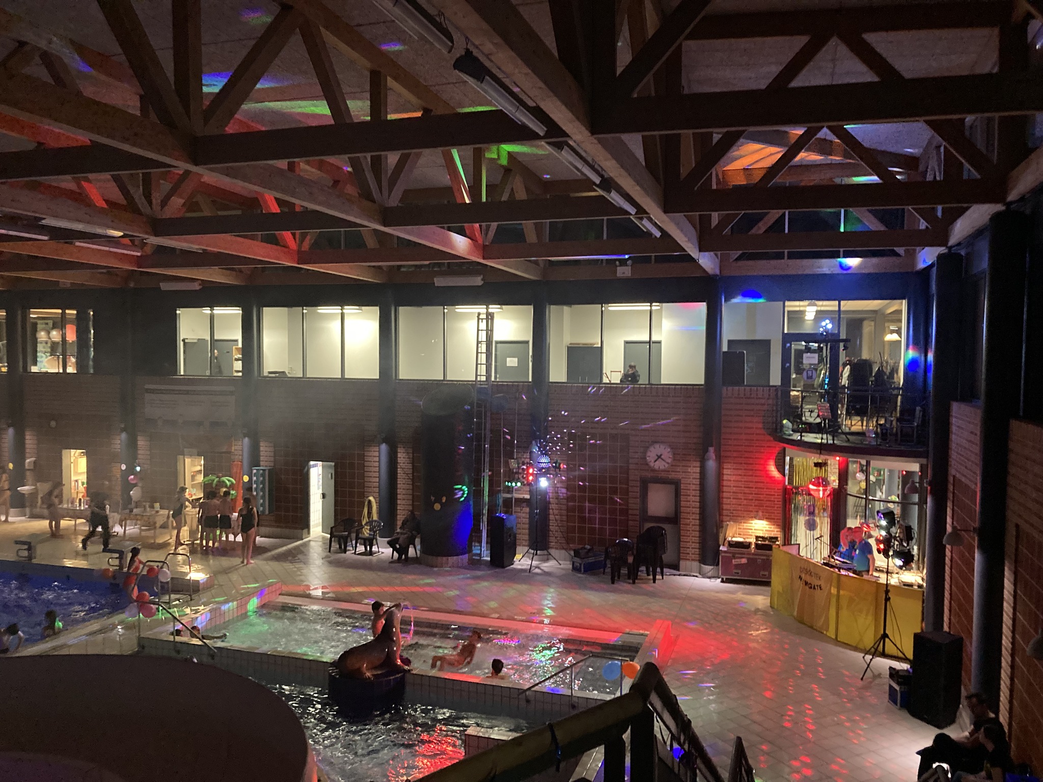 Illustration børn fester til Pool Party