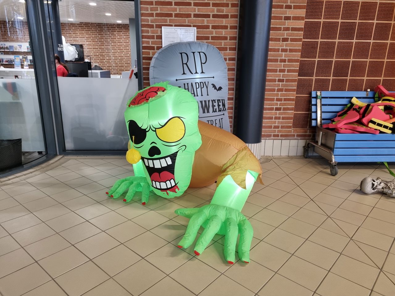 Illustration monster med hængende øje