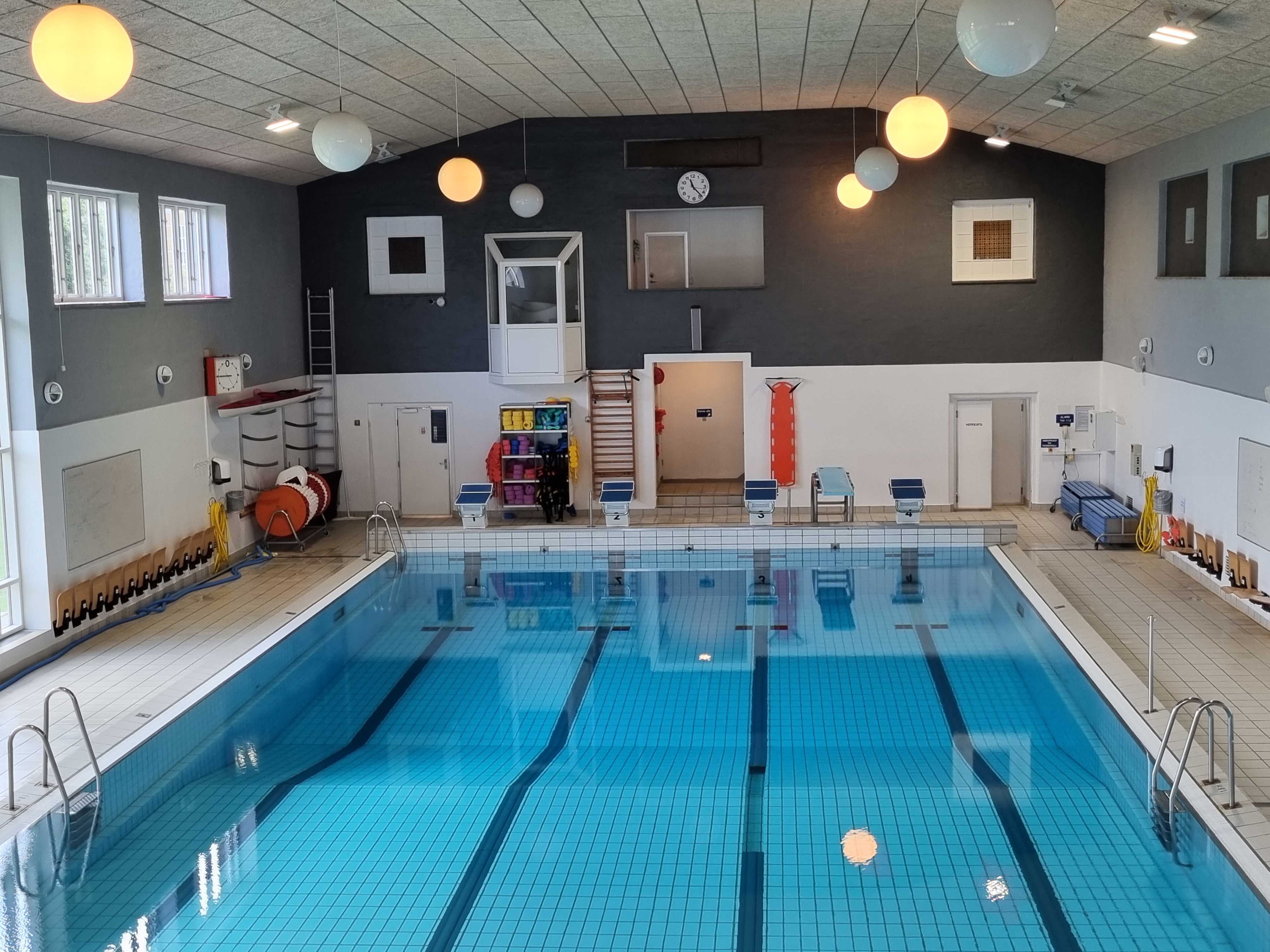 Illustration svømmehal