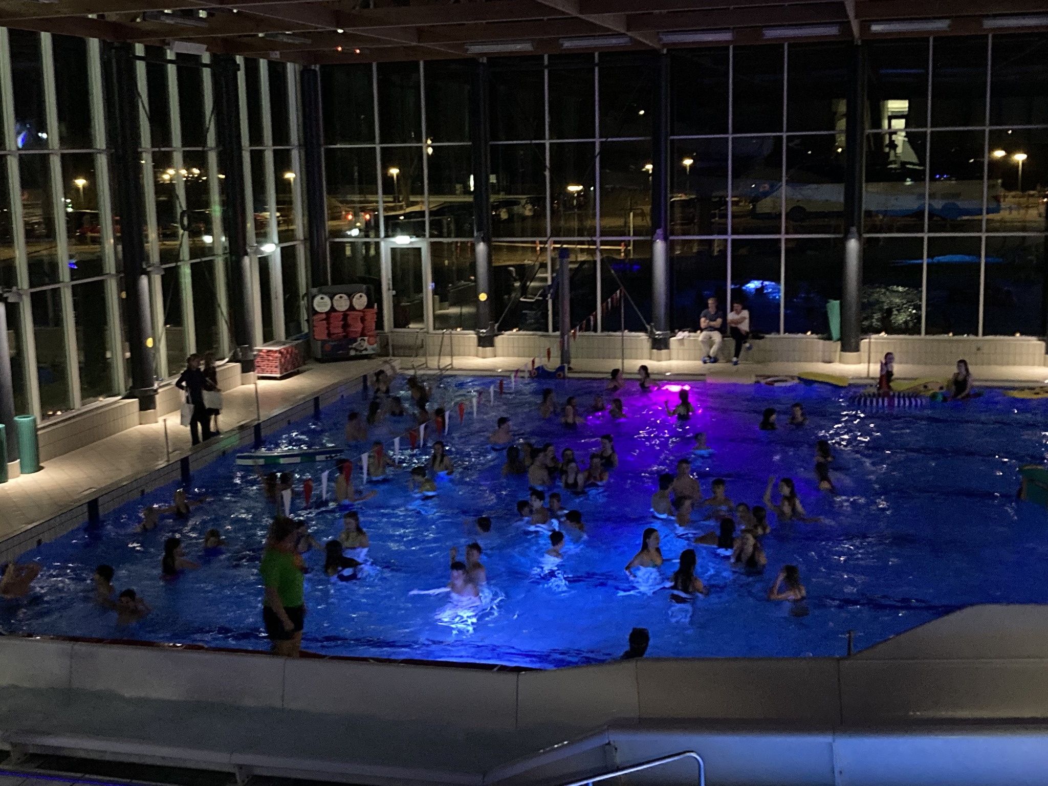 Illustration børn fester til Pool Party