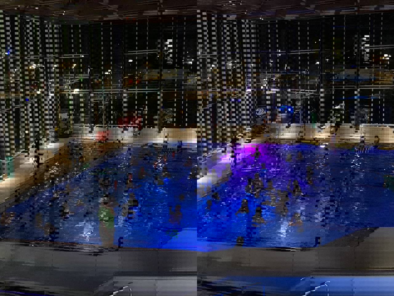 Illustration børn fester til Pool Party