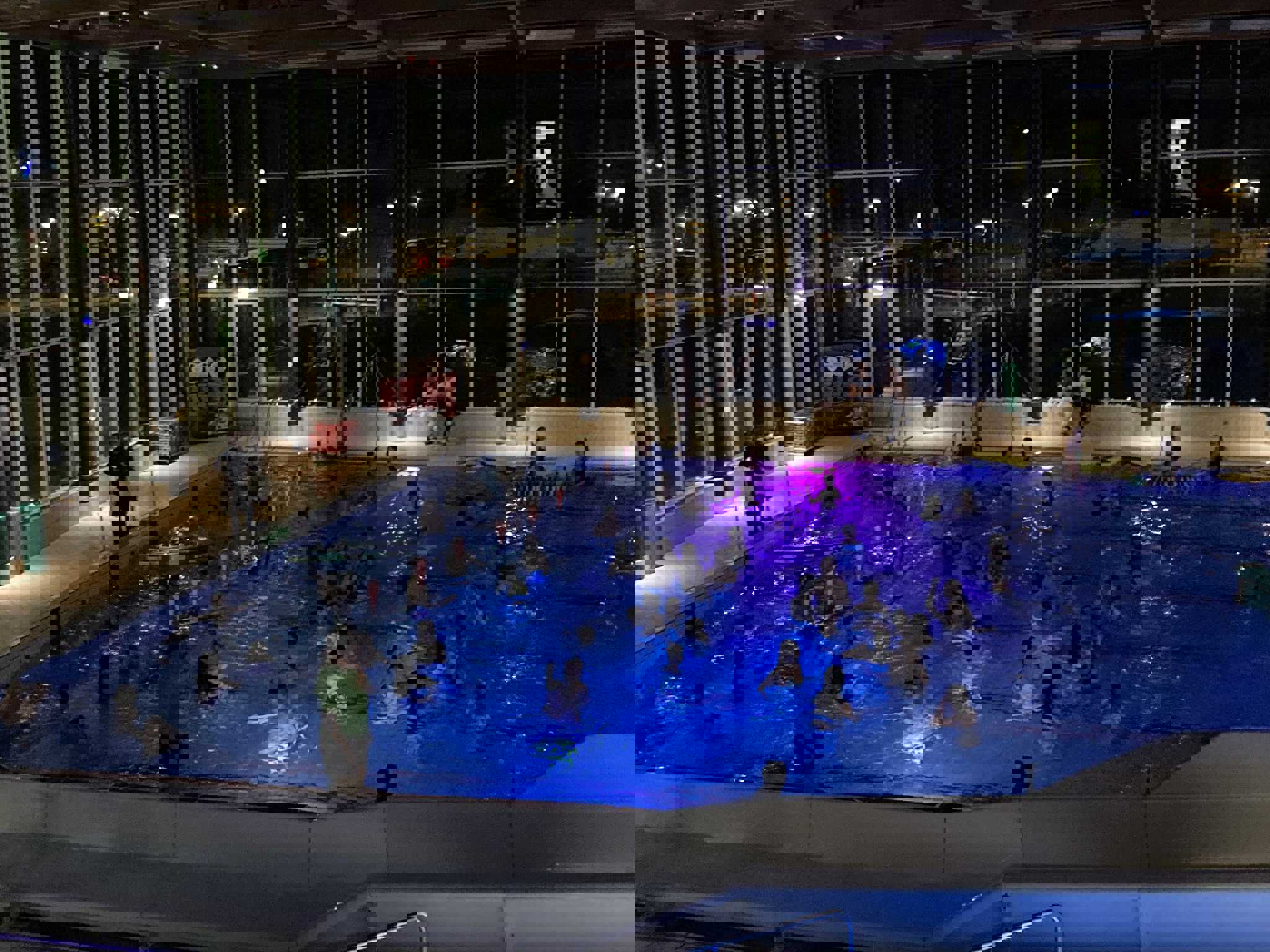 Illustration børn fester til Pool Party